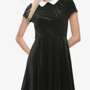 Hot Topic Stretch Velvet Peter Pan Collar Dress